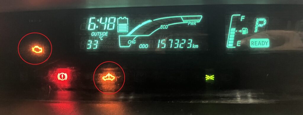 アクアのメーターにハイブリッドシステムチェックが点灯した画像