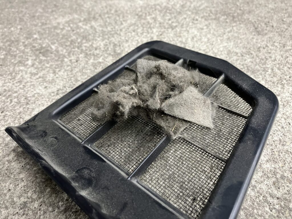 ノアハイブリッドのハイブリッドバッテリーを分解する過程の画像⑤